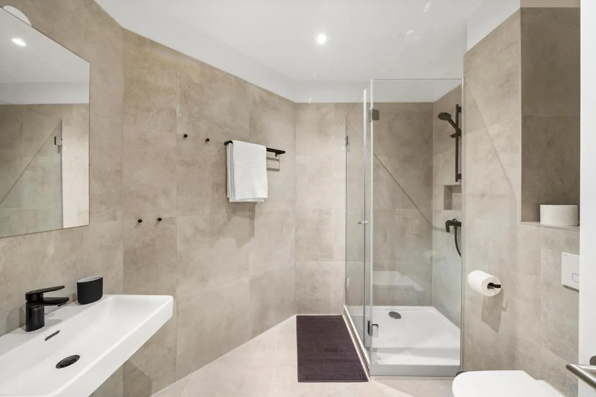 Image 2 of Boutique Space VIE #4o4 (The Presidential Suite)