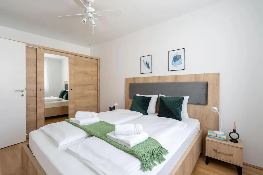 Image of HM • Trendy 1BR, Direct City Access